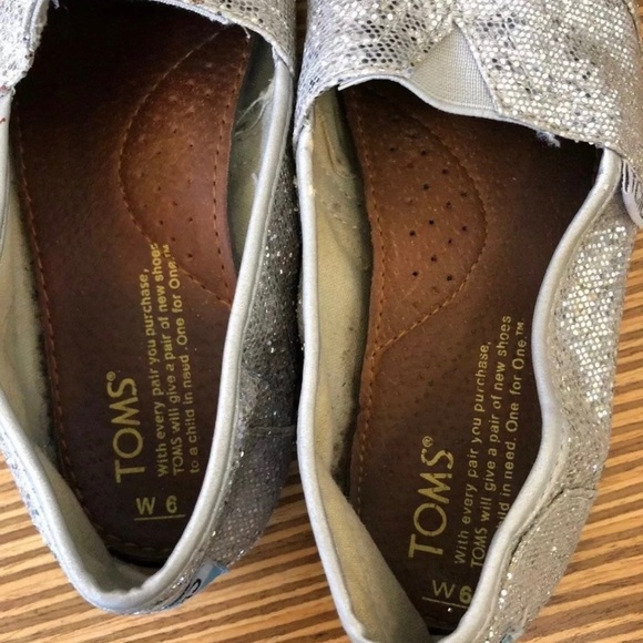 Silver Glitter Toms Shoes-size 6 - Picture 6 of 8